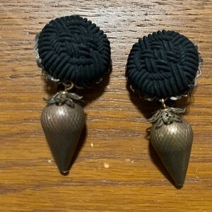 Palma Drop Earrings from Cuyana Clip-on Large Victorian Vintage black gold